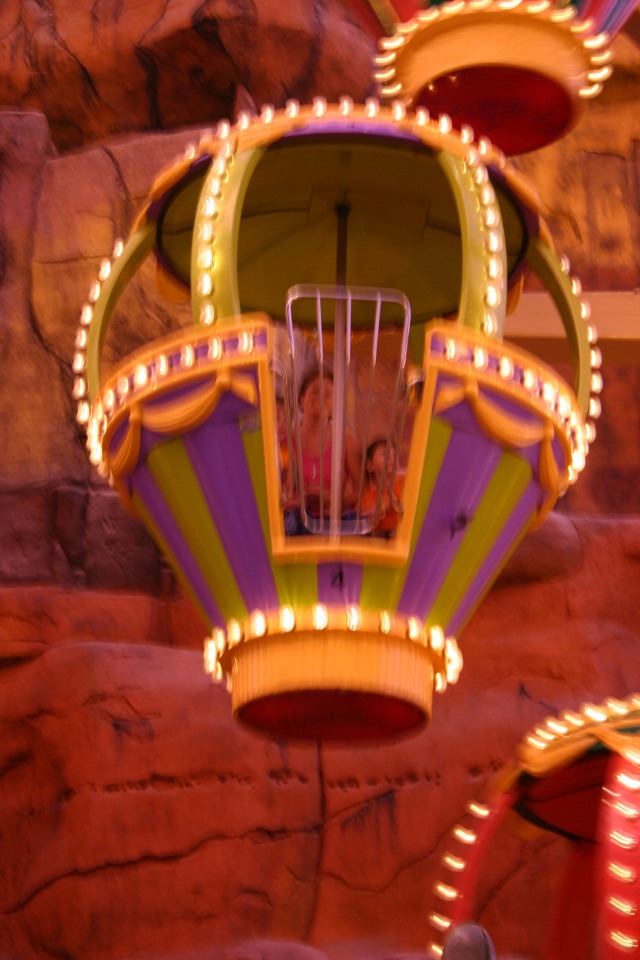 2005/07(July)/Las-Vegas/640x480_2005-07-10-Las-Vegas-16-Circus-Circus-Chance-Dax.JPG