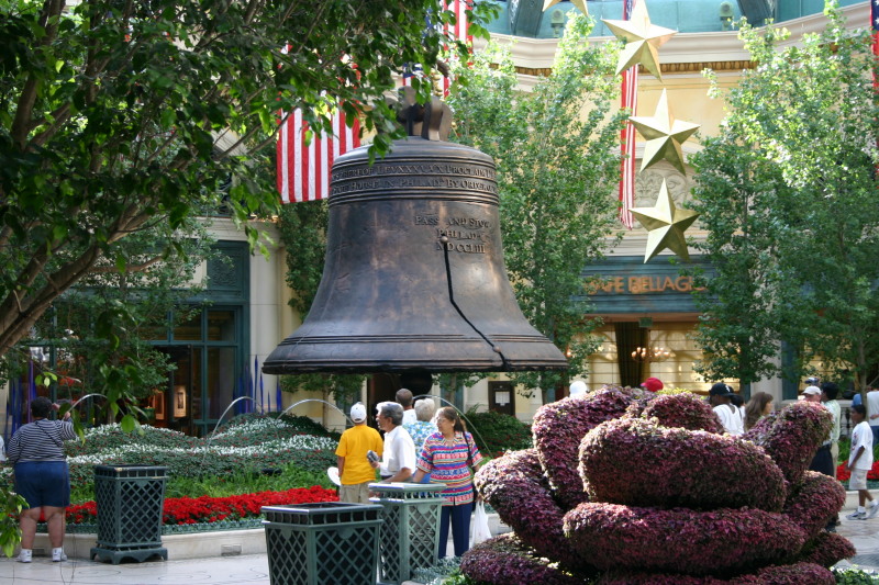 2005-07-08-Las-Vegas-18-liberty-bell.JPG