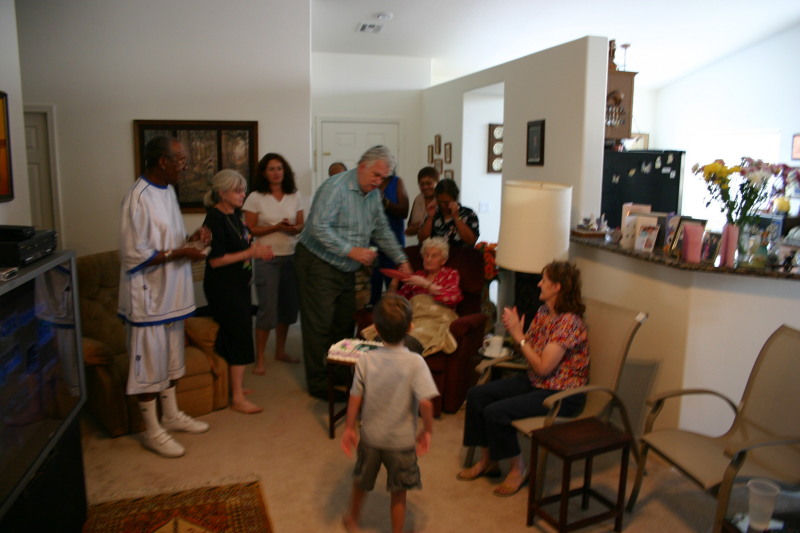 2005-07-09-Las-Vegas-23-Nanas-87th-bday-party.JPG