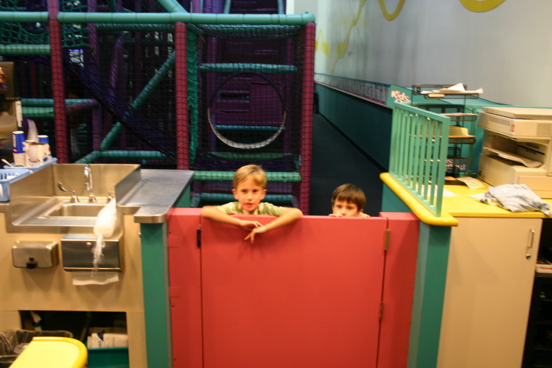 2005-07-09-Las-Vegas-30-Chance-Dax-kids-area.JPG