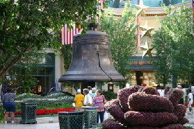 2005-07-08-Las-Vegas-18-liberty-bell.JPG