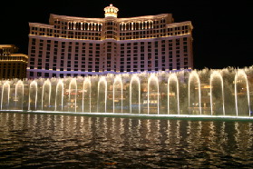 2005-07-08-Las-Vegas-26-Bellagio-water-show.JPG