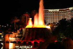 2005-07-10-Las-Vegas-20-Mirage-volcano.JPG