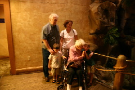 2005-07-11-Las-Vegas-04-Texas-Station-Jim-Suzi-Nana-Chance-Dax.JPG