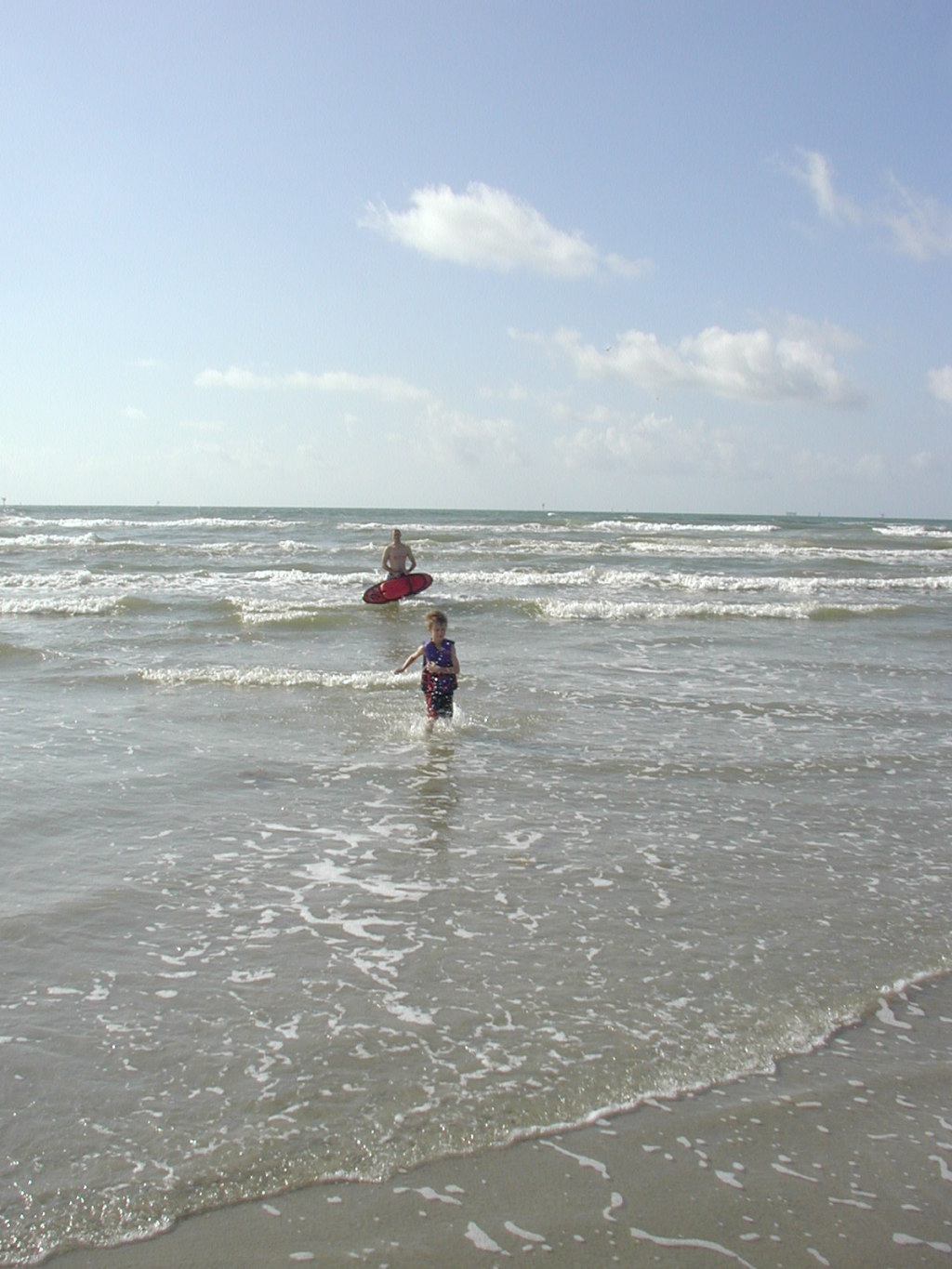 2005/07(July)/Port-Aransas/Day2/1024x768_2005-07-02-Port-Aransas-05-Travis-Chance.JPG