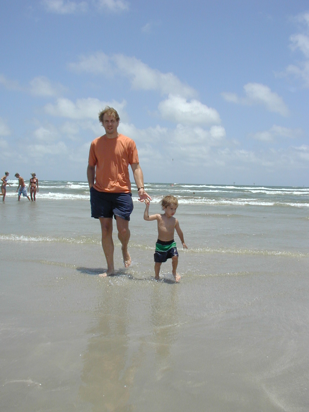 2005/07(July)/Port-Aransas/Day2/1024x768_2005-07-02-Port-Aransas-06-Ben-Sachin.JPG
