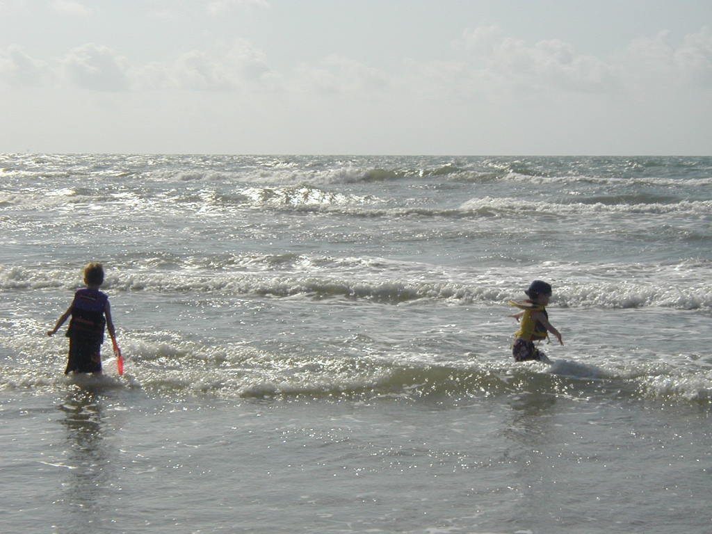 2005/07(July)/Port-Aransas/Day2/1024x768_2005-07-02-Port-Aransas-11-Chance-Dax.JPG