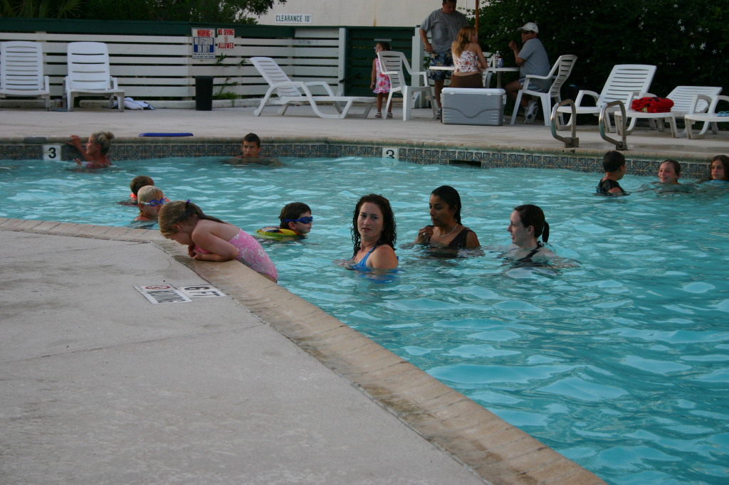 2005-07-02-Port-Aransas-63-pool-Dax-Suzi-Kavita-Marci.jpg