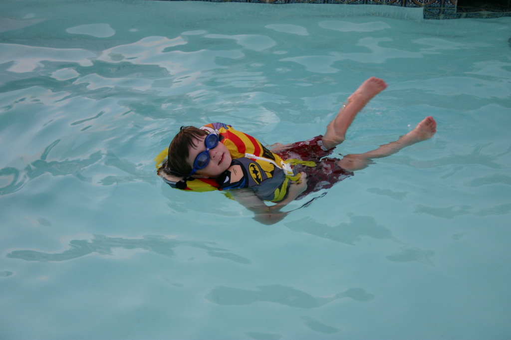 2005-07-02-Port-Aransas-66-pool-Dax.jpg