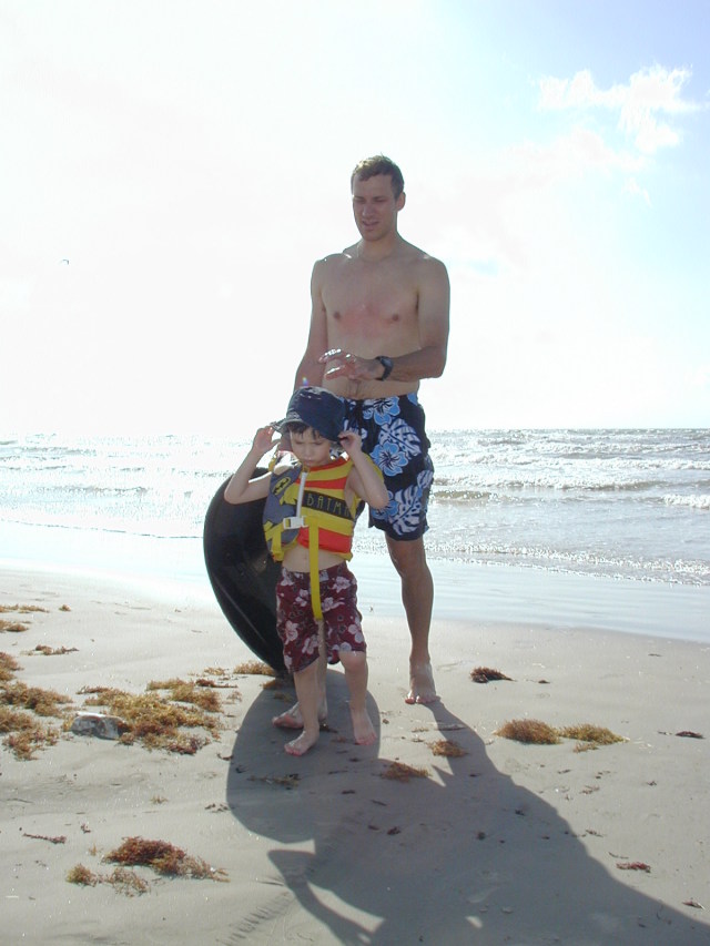 2005/07(July)/Port-Aransas/Day2/640x480_2005-07-02-Port-Aransas-04-Travis-Dax.JPG