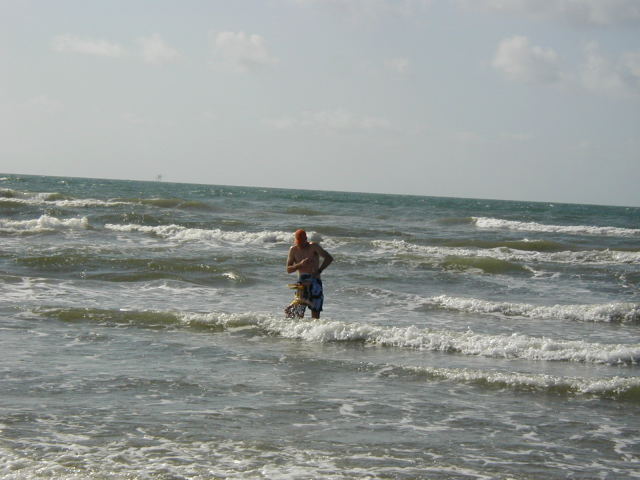 2005/07(July)/Port-Aransas/Day2/640x480_2005-07-02-Port-Aransas-07-Travis-Dax.JPG