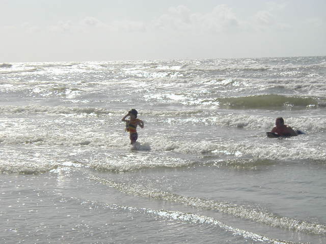 2005/07(July)/Port-Aransas/Day2/640x480_2005-07-02-Port-Aransas-17-Travis-Dax.JPG