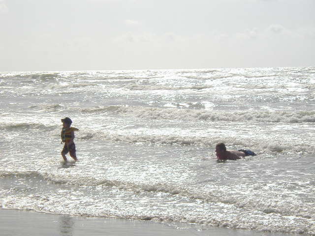 2005/07(July)/Port-Aransas/Day2/640x480_2005-07-02-Port-Aransas-18-Travis-Dax.JPG