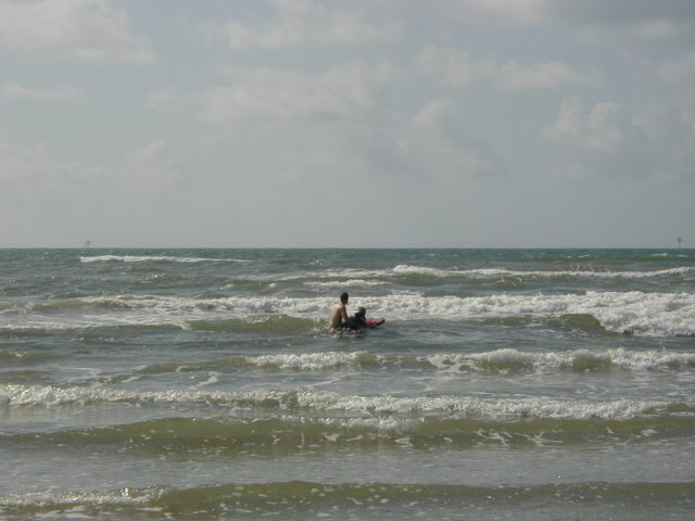 2005/07(July)/Port-Aransas/Day2/640x480_2005-07-02-Port-Aransas-20-Travis-Chance.JPG