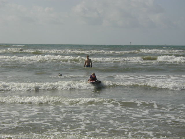 2005/07(July)/Port-Aransas/Day2/640x480_2005-07-02-Port-Aransas-25-Travis-Chance.JPG