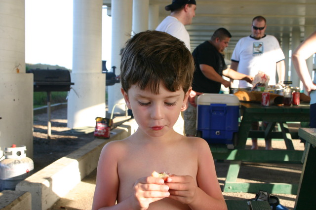 2005/07(July)/Port-Aransas/Day2/640x480_2005-07-02-Port-Aransas-28-Dax.jpg