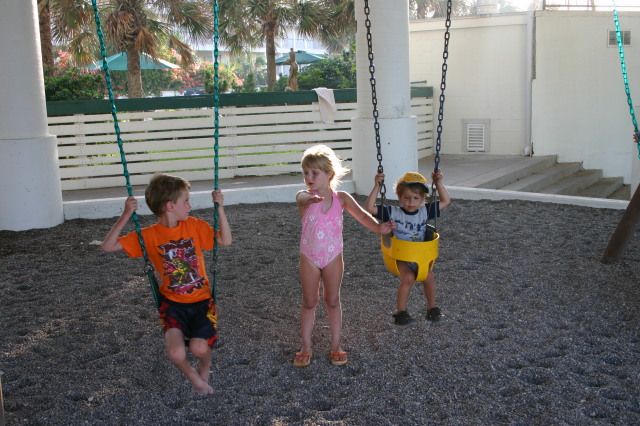 2005/07(July)/Port-Aransas/Day2/640x480_2005-07-02-Port-Aransas-36-Chance-McKenzie-Sachin.jpg