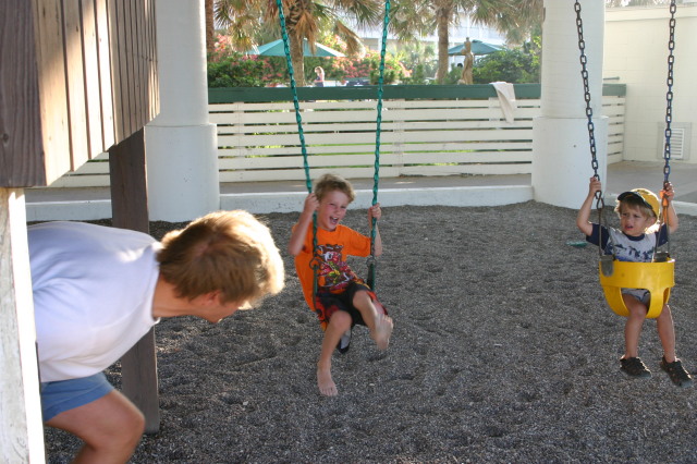 2005/07(July)/Port-Aransas/Day2/640x480_2005-07-02-Port-Aransas-40-Ben-Chance-Sachin.jpg