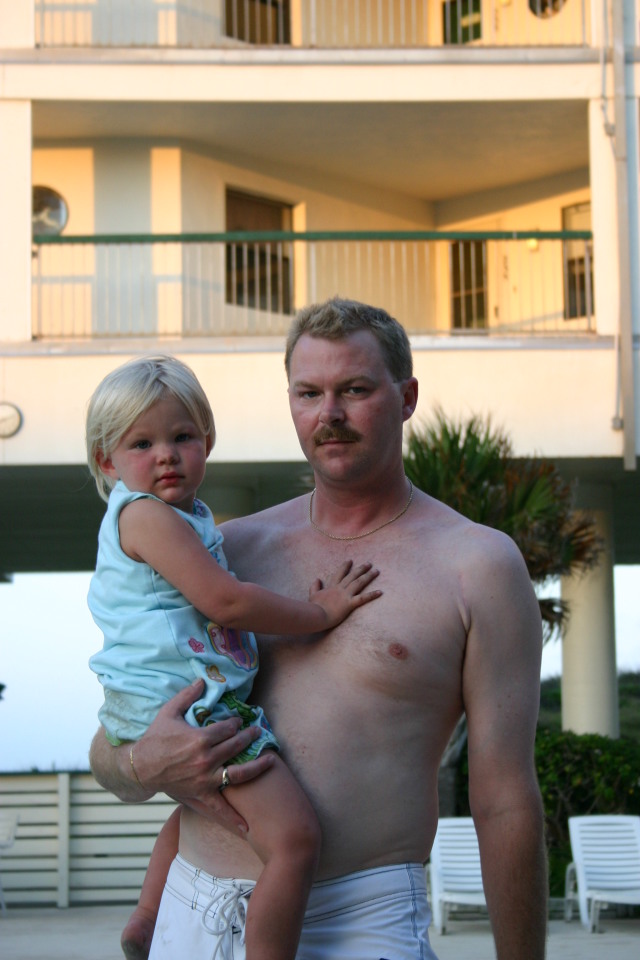 2005-07-02-Port-Aransas-65-pool-Doug-Zeta.jpg