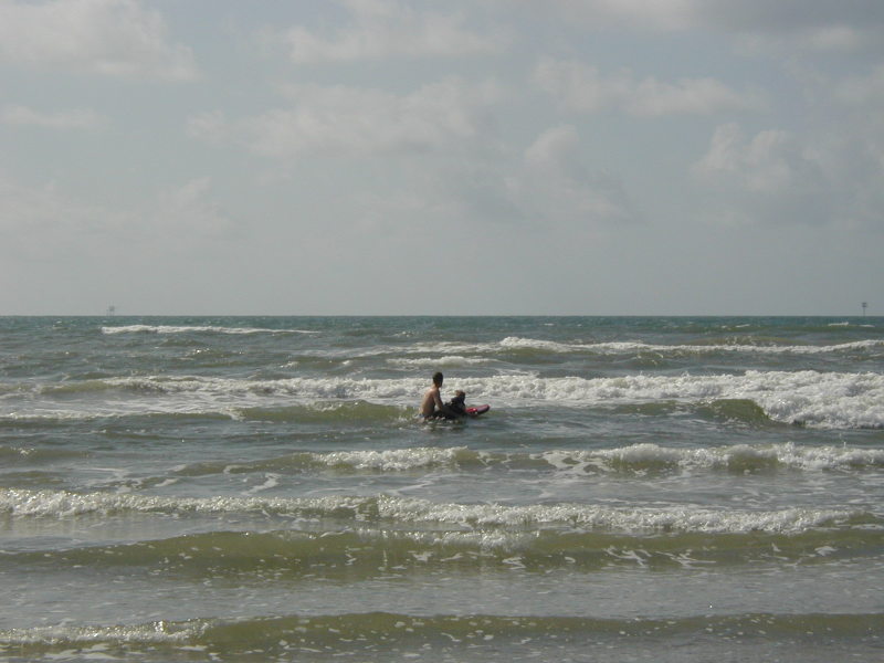2005/07(July)/Port-Aransas/Day2/800x600_2005-07-02-Port-Aransas-20-Travis-Chance.JPG