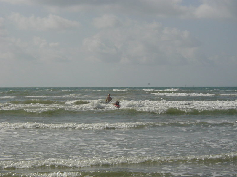 2005/07(July)/Port-Aransas/Day2/800x600_2005-07-02-Port-Aransas-21-Travis-Chance.JPG