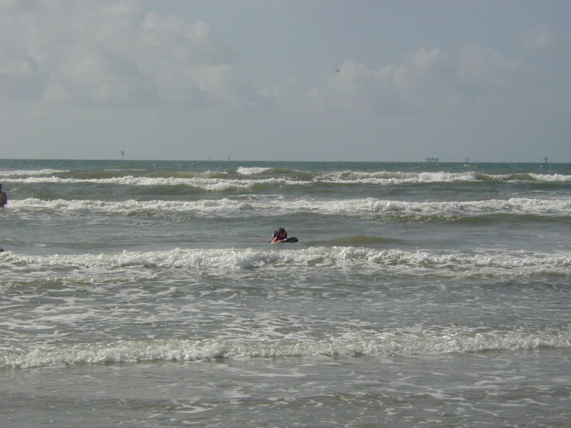 2005/07(July)/Port-Aransas/Day2/800x600_2005-07-02-Port-Aransas-23-Travis-Chance.JPG