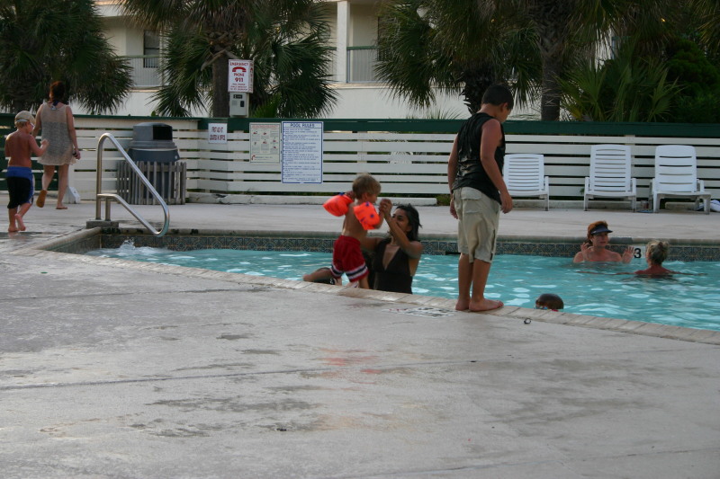 2005-07-02-Port-Aransas-62-pool-Sachin-Kavita.jpg