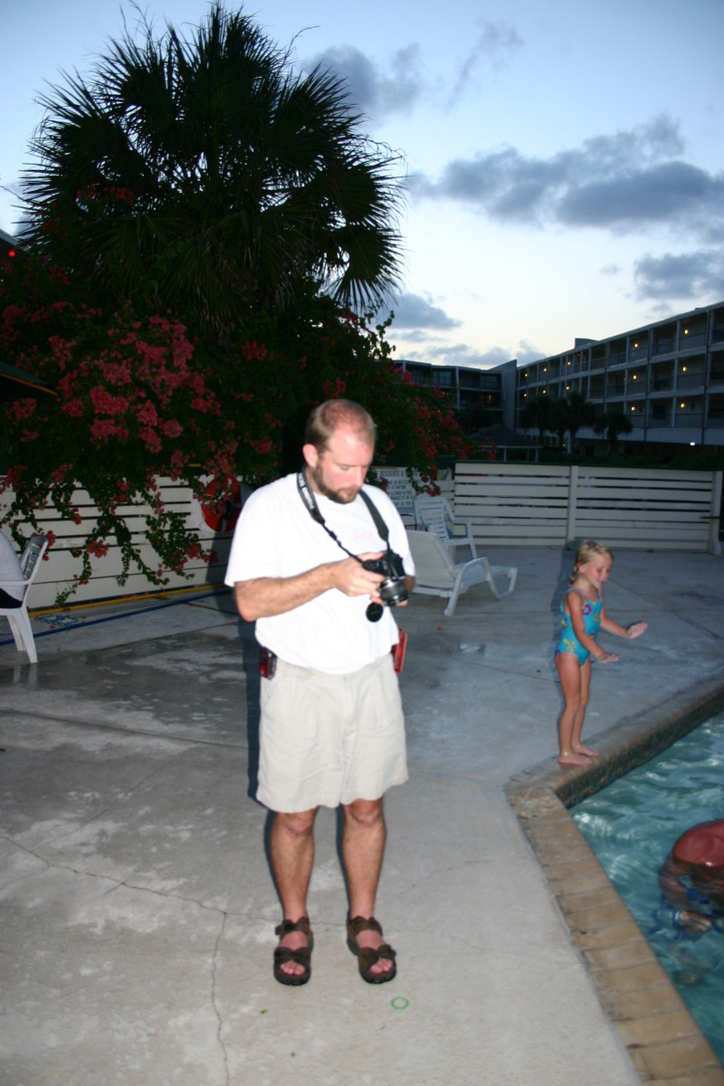 2005-07-02-Port-Aransas-74-pool-Ren-camera.jpg
