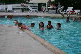 2005-07-02-Port-Aransas-63-pool-Dax-Suzi-Kavita-Marci.jpg