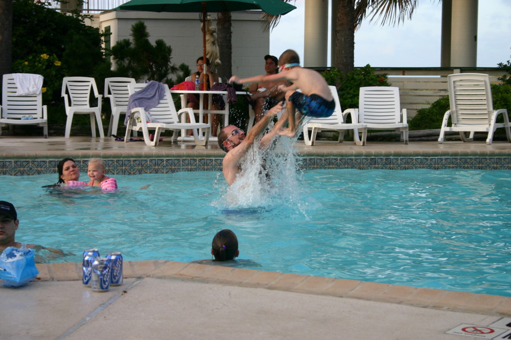 2005/07(July)/Port-Aransas/Day3/1024x768_2005-07-03-Port-Aransas-45-pool-Ren-launches-Chance.JPG