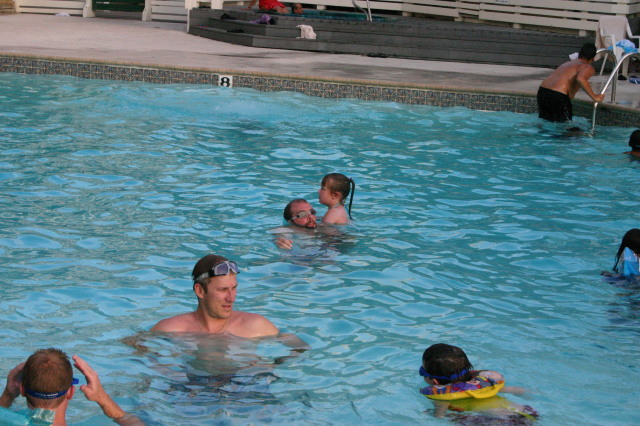 2005-07-03-Port-Aransas-28-Travis-Ren-Brittney-Dax-pool.JPG