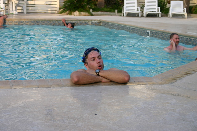 2005/07(July)/Port-Aransas/Day3/640x480_2005-07-03-Port-Aransas-39-pool-Ben.JPG