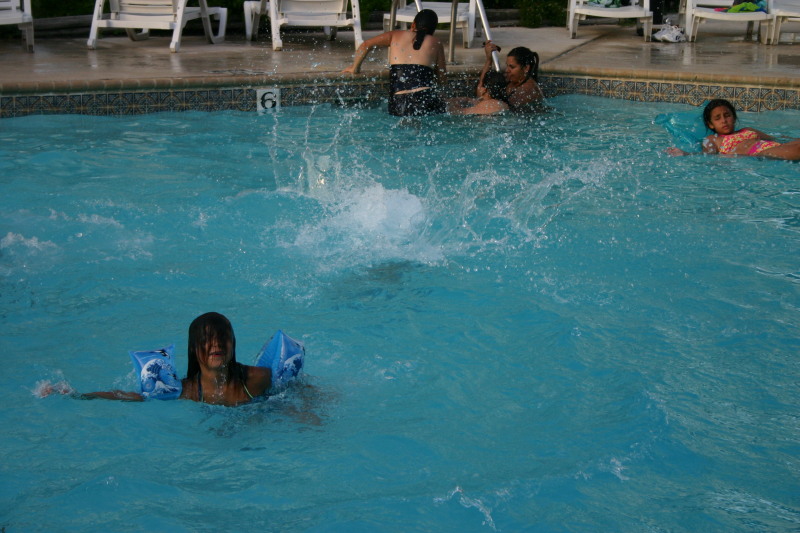 2005-07-03-Port-Aransas-10-Travis-launches-Brittney.JPG