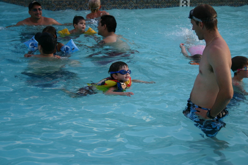 2005/07(July)/Port-Aransas/Day3/800x600_2005-07-03-Port-Aransas-19-Travis-Dax.JPG