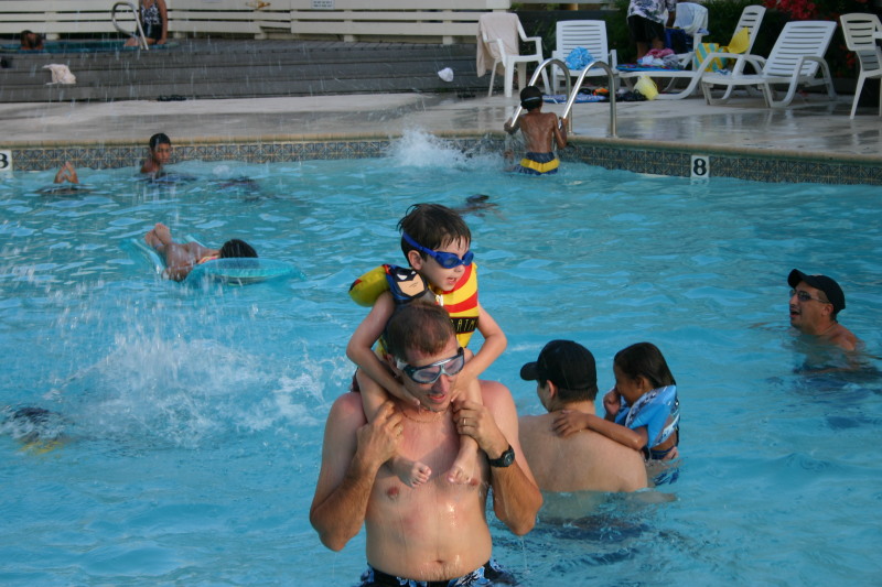 2005/07(July)/Port-Aransas/Day3/800x600_2005-07-03-Port-Aransas-20-Travis-Dax.JPG