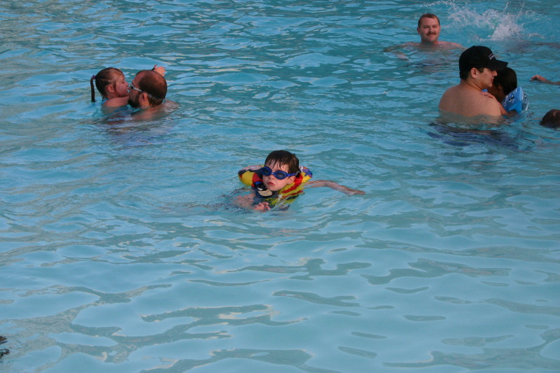 2005-07-03-Port-Aransas-29-pool-Dax-Ren-Brittney-Doug.JPG