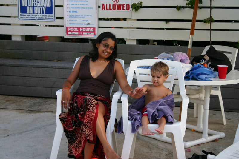 2005-07-03-Port-Aransas-36-pool-Kavita-Sachin.JPG