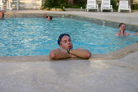 2005-07-03-Port-Aransas-39-pool-Ben.JPG