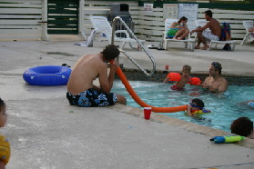 2005-07-03-Port-Aransas-43-pool-Travis-Dax.JPG