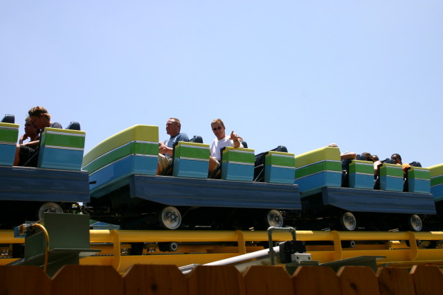 2005/07(July)/Sea-World/640x480_2005-07-01-SeaWorld-06-Chance-first-roller-coaster.jpg