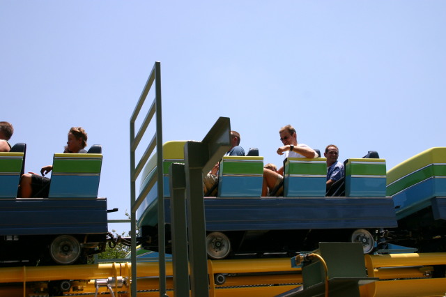 2005/07(July)/Sea-World/640x480_2005-07-01-SeaWorld-07-Chance-first-roller-coaster.jpg