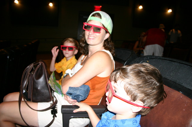 2005-07-01-SeaWorld-11-Haunted-4d-show-Chance-Suzi-Dax.jpg