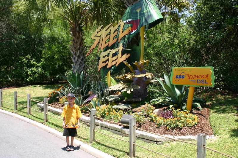 2005/07(July)/Sea-World/800x600_2005-07-01-SeaWorld-08-Chance-first-roller-coaster.jpg