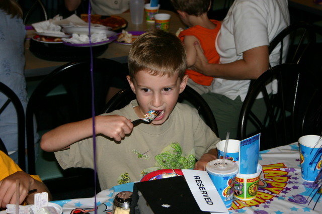2005/08(August)/Baxter-bday/640x480_2005-08-06-Baxter-bday-6-Chance.JPG