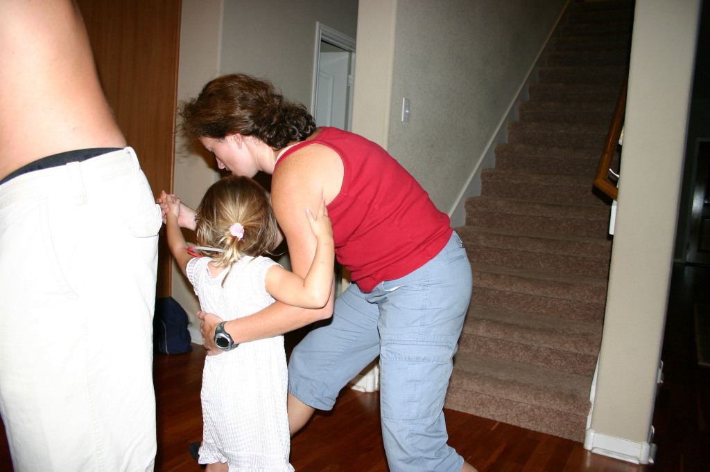 2005/08(August)/Camping-at-Justins/1024x768_2005-08-06-Camping-at-Justins-house-23-Suzi-Kyla-tango.JPG