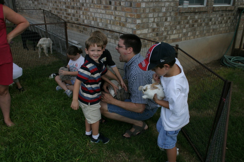 2005/08(August)/Case-Bday/800x600_2005-08-13-Case-Birthday-30-animals-Chance.JPG