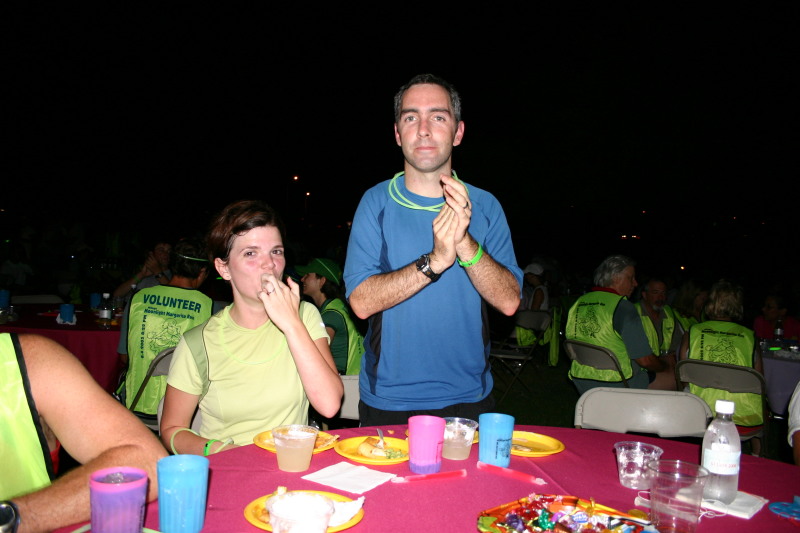 2005/08(August)/Margarita-Run/800x600_2005-08-04-MargaritaRun-4-Hillary-MikeMiller.JPG