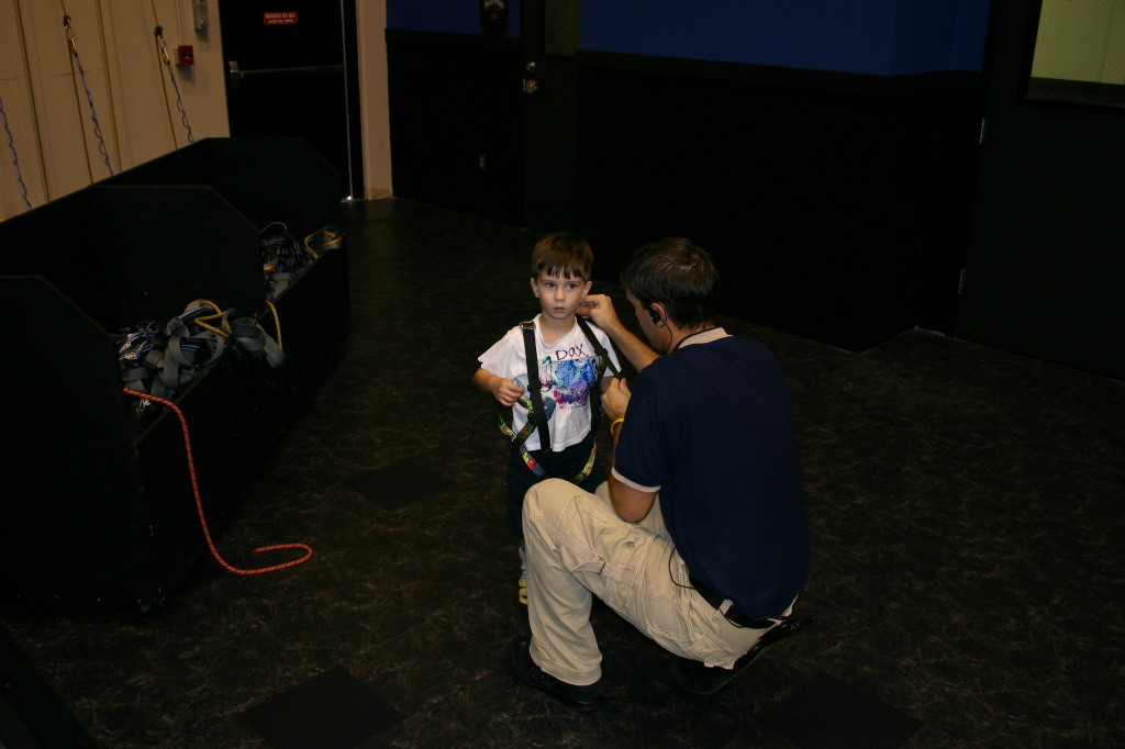 2005-07-30-Motive-picnic-24-rock-climbing-Dax.JPG