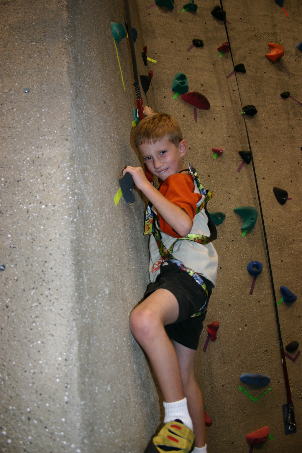 2005-07-30-Motive-picnic-26-rock-climbing-Chance.JPG