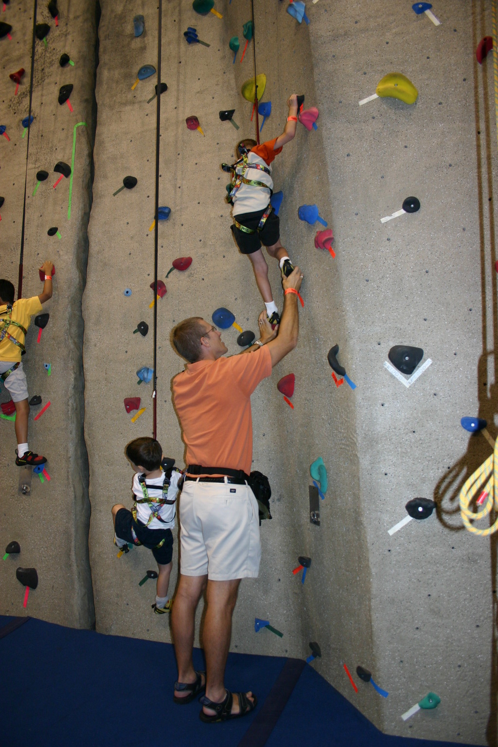 2005-07-30-Motive-picnic-30-rock-climbing-Chance-Dax-Travis.JPG